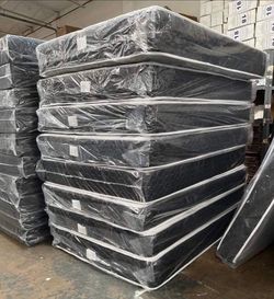 Set full size mattress and box spring