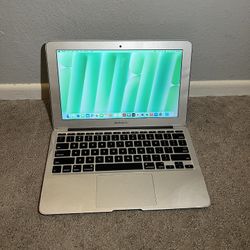 MacBook Air 11 inch i5 / 8GB, 128gb SSD, Logic pro Ms office and Ableton live   or best offer