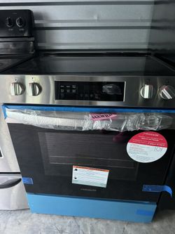 Stove Brand New Frigidaire