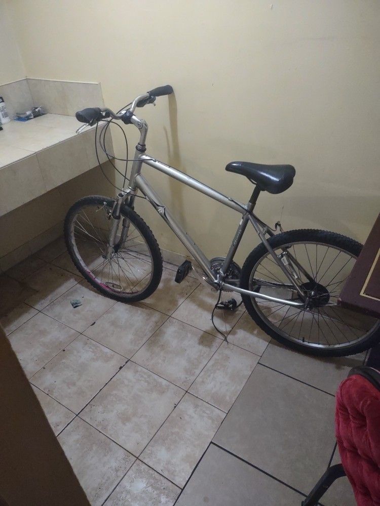 Raleigh Venture 4.0 20" Large ,575mm Mountain Bike