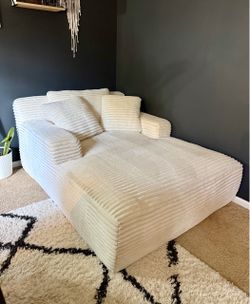 Oversized Lounge