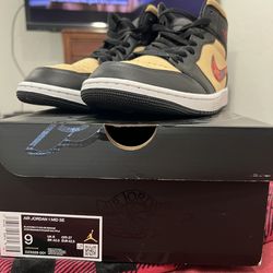 Nike Air Jordans 1’s Mid Size 9