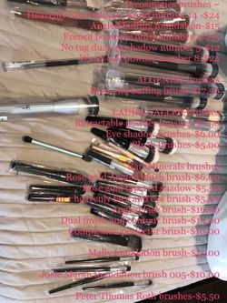 Cosmetic brushes