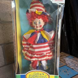 🎪 Vintage Porcelain Clown Doll
