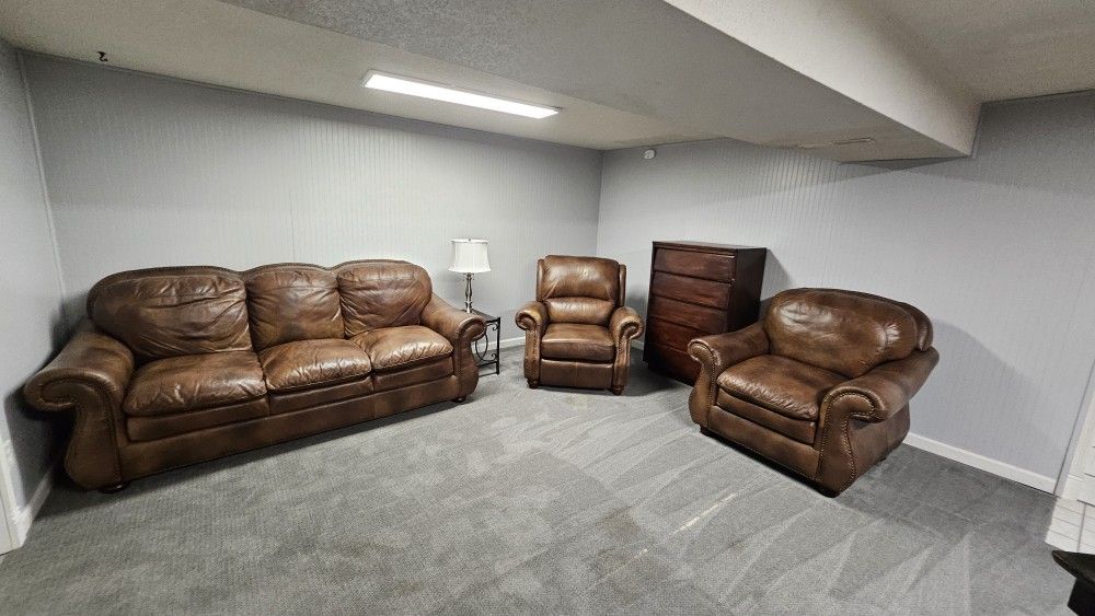 3 Piece Italian Leather Set (Couch, Recliner, Armchair)