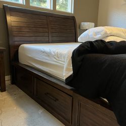 ASHLEY FURNITURE KING SIZE BED FRAME + 2 NIGHT STANDS + 2 LAMPS