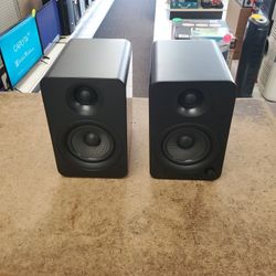 Kanto YU4 Powered Bookshelf Speakers Bluetooth 