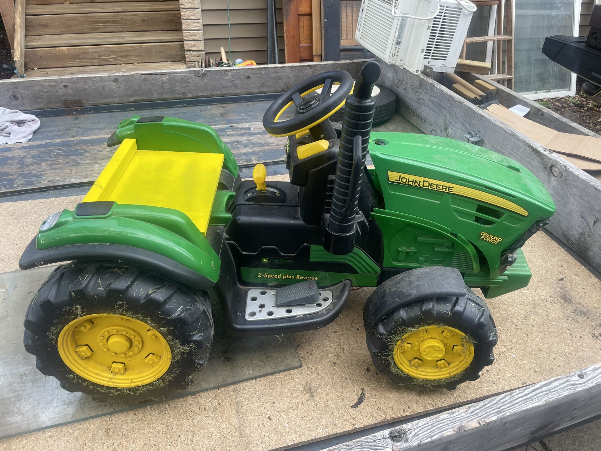 Kids Tractor, John Deere, 2 Speed Ground Force, as is no battery, $5