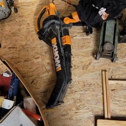 WORX LEAF BLOWER/ CATCHER