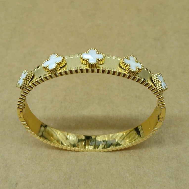 Van cleef Bangle