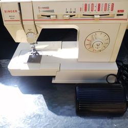 SINGER SEWING MACHINE FOR SALE 