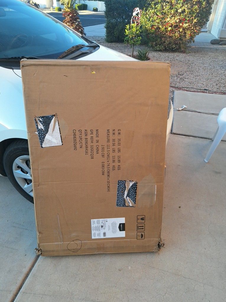 XL Dog Cage New In Box 43x28x31