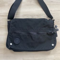 Red Oxx Chica Bag – Durable Crossbody Tote – Excellent Condition