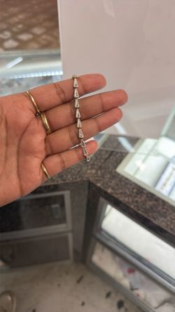 Tear drops with box lock and daft clasp