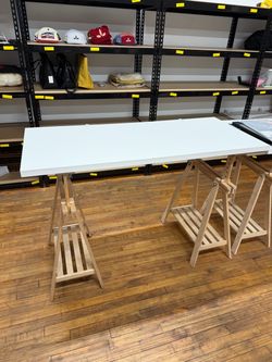 White IKEA Desk LAGKAPTEN / MITTBACK