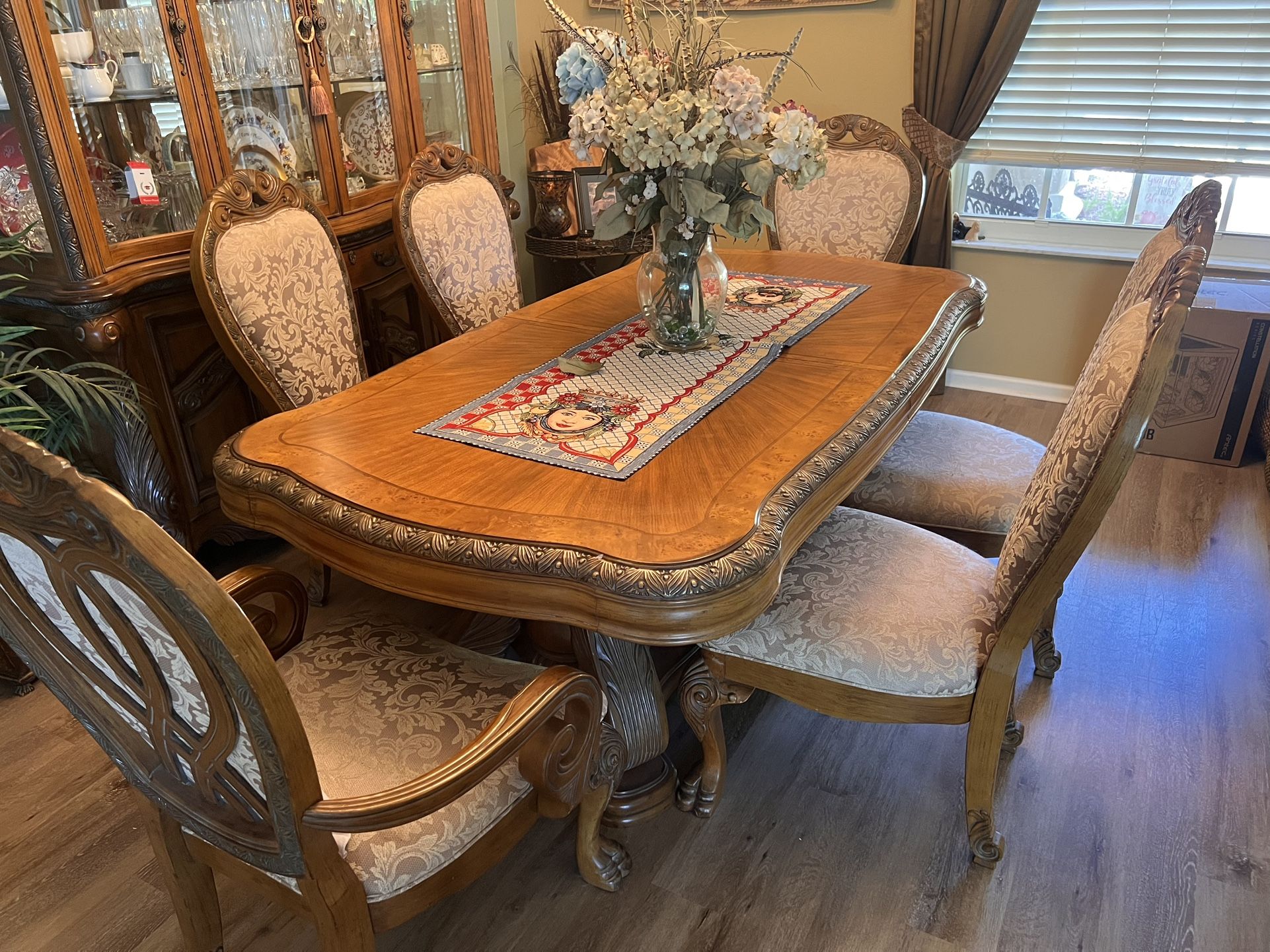 Beautiful Dinning Room Set $1,500 Firm