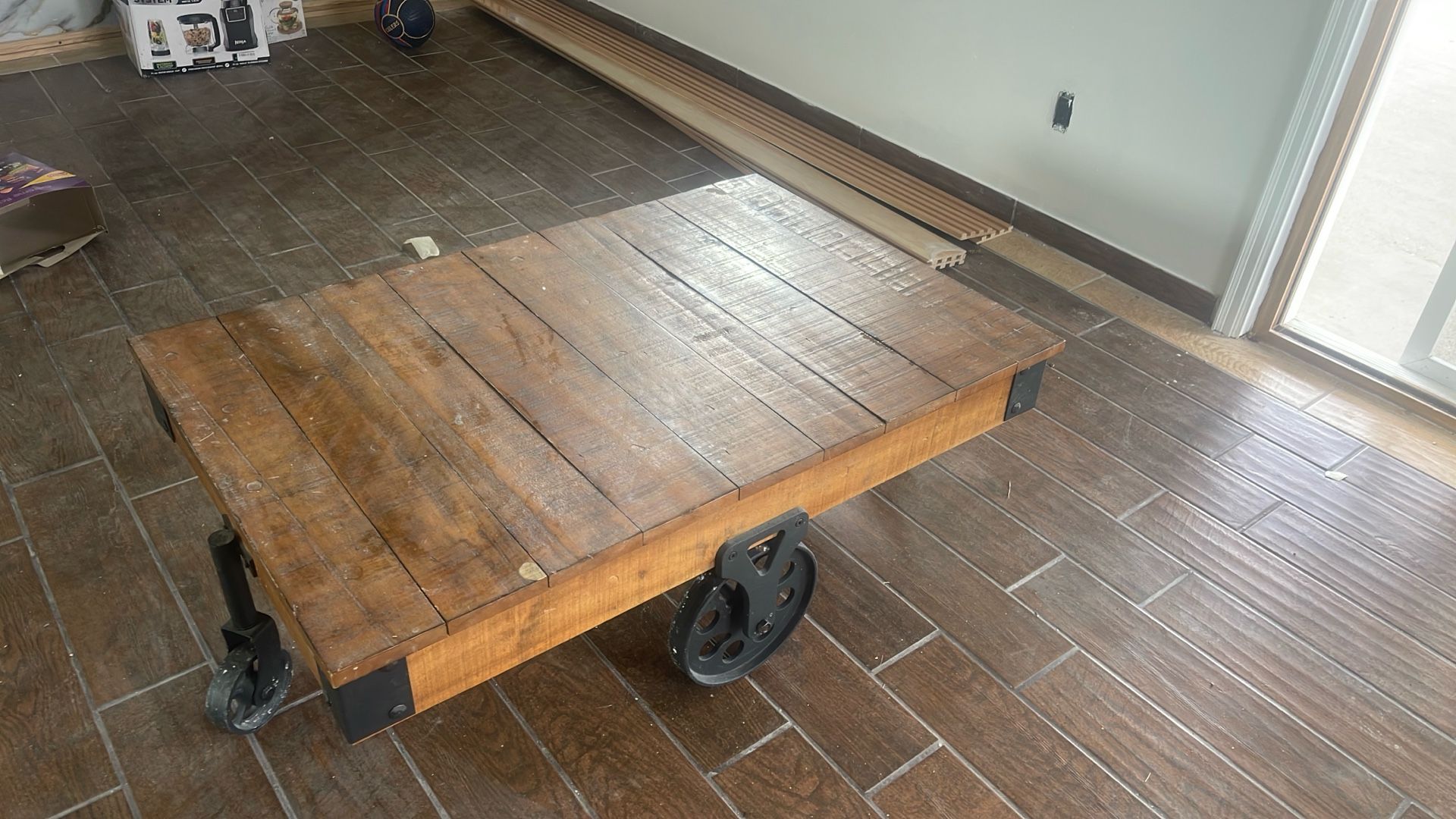 31*47 coffee table