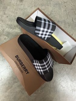 Burberry slides size 10.5