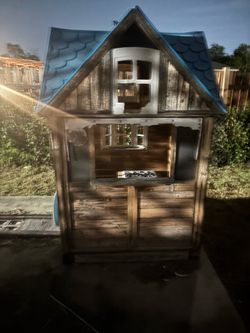 Kids play house