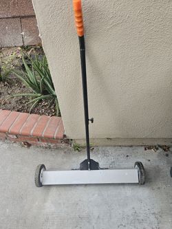 30 Inch Magnetic Floor Sweep