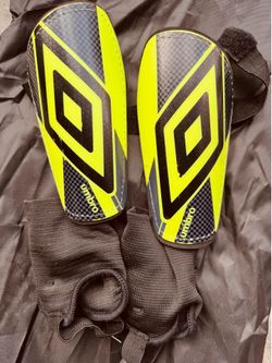 Umbro Ceramica Ankle Soccer Shin Guards Small 3’11” To 4’7”