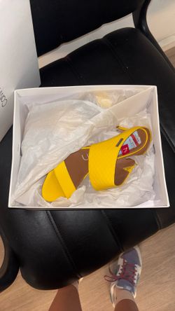 Size 7.5 Yellow Calvin Klein Heels