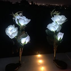 6 White Rose Solar Led Light. Yard Decoration 30 Inches Tall
