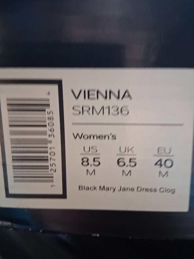 Mary Jane Nursing Shoes Never Worn Paid $$85