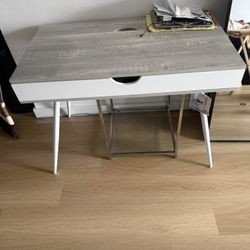 desk good as new 80$ 