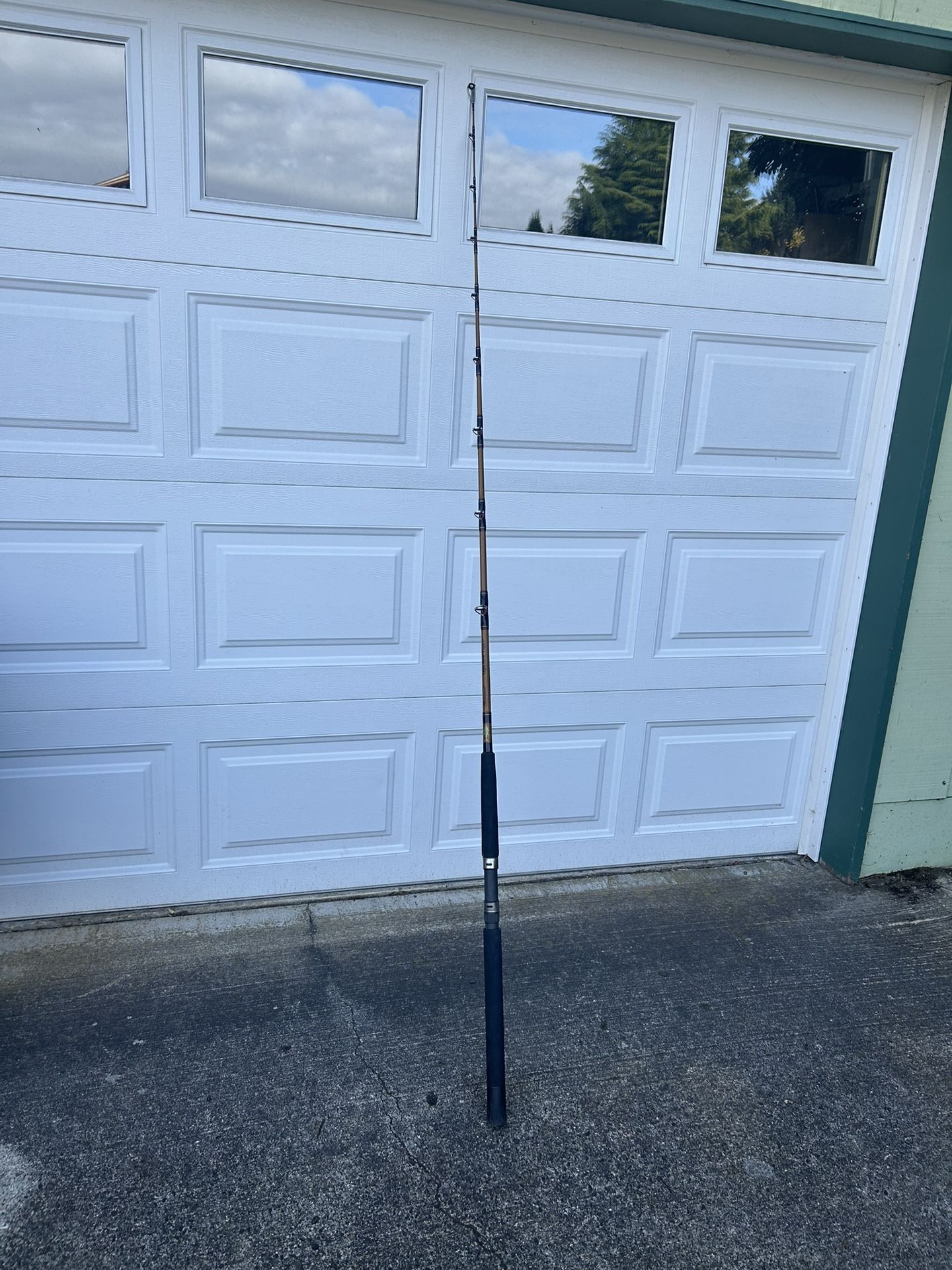 7 foot ugly stick fishing rod in great condition. Perfect for Sturgeon or possibly salmon trolling or bottom fish. $50, cash or Venmo, meet in perso