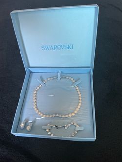 Swarovski una angelic set ,round cut