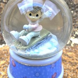 Precious Moments Enesco Winter Wonderland Musical Snow Globe 1997 Wind Up
