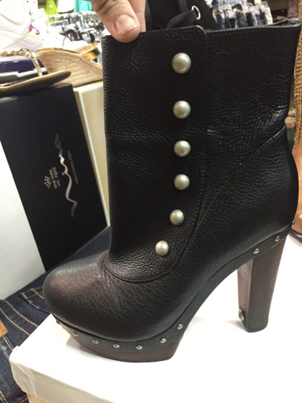 Uggs size 5.5 ugg heels