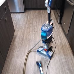 New Shark Vacuum w/ Apolstry Cleaning Brush 