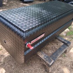 WEATHERGUARD TOOL BOX ALMOST NEW WHIT KEY MEASURES IN PICTURES 