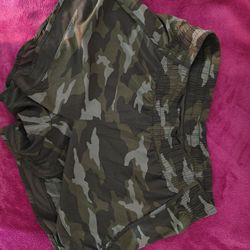 Athleta Camouflage Shorts  MEDIUM 🌻
