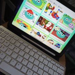 Like New iPad 10th Gen/64GB Wifi Only 
