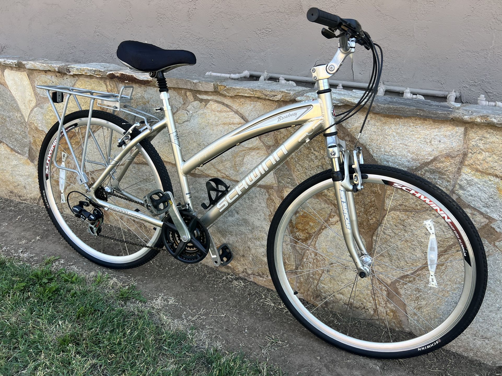 Schwinn Broadway Hybrid Aluminum Bike In