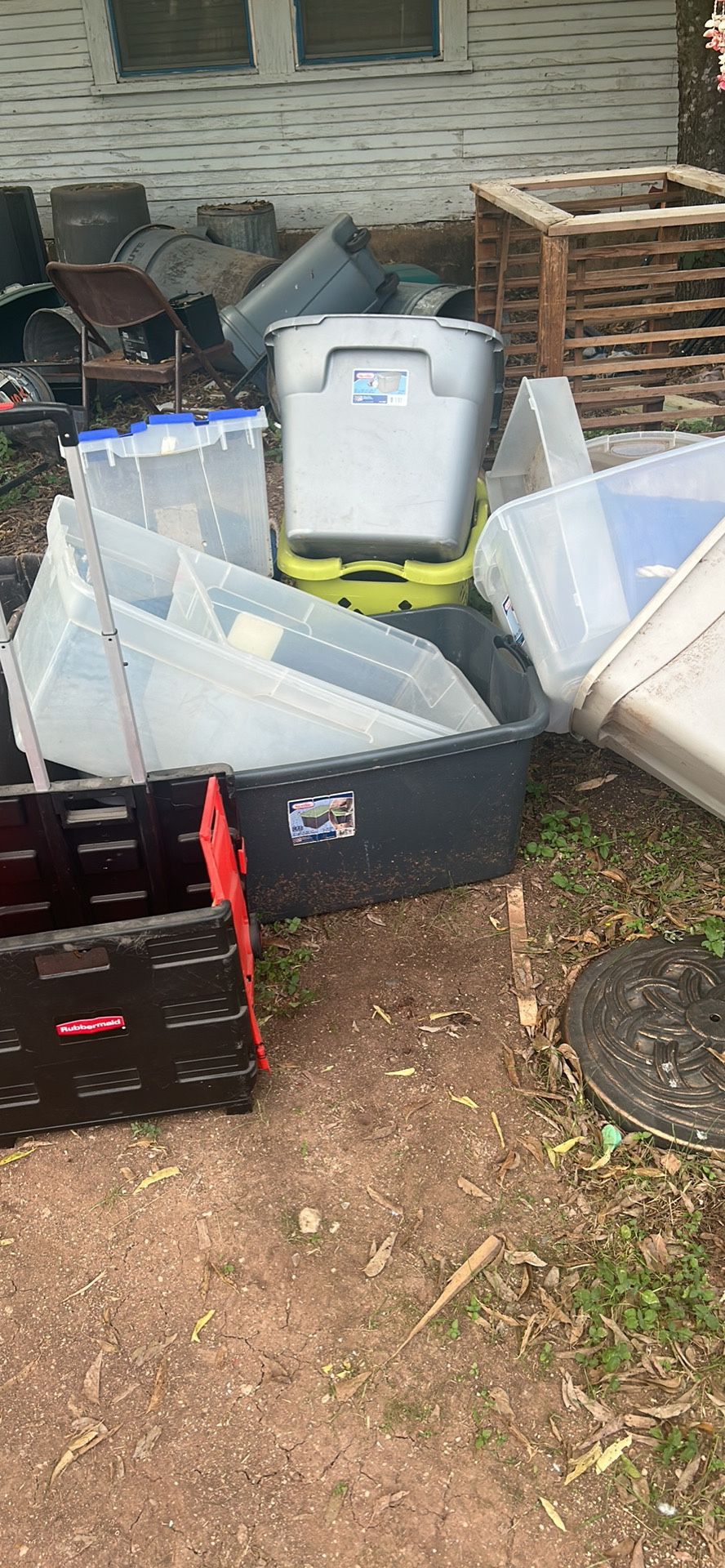 storage containers , no lids , need cleaned from being outside 5 dollars each