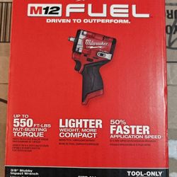 Milwaukee M12 3/8" stubby impact wrench