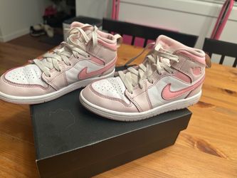 Nike Jordan basketball shoes (2Y)