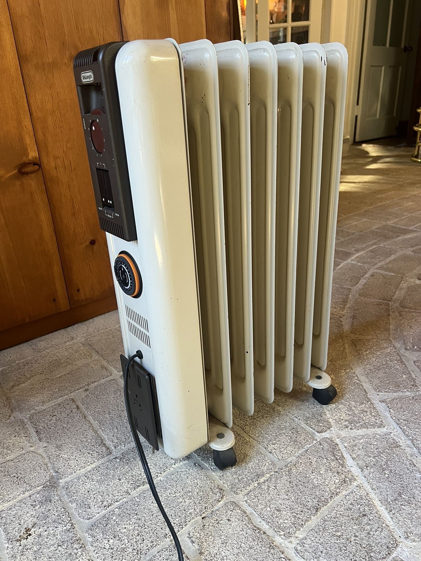 Space Heater / Radiator for Sale in West Hollywood, CA - OfferUp