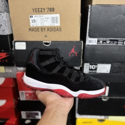 Jordan Bred Velvet 11s size 8W 6.5M VNDS 