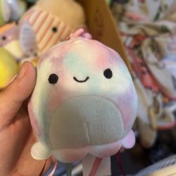 krisa the jellyfish squishmallow keychain