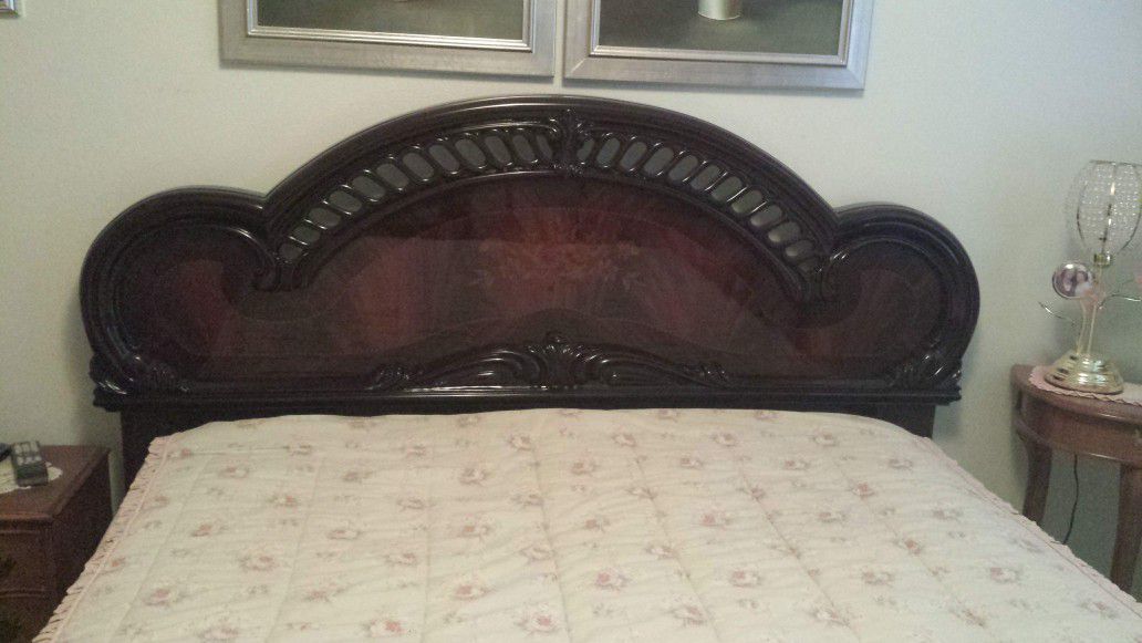 Complete "Camel" Queen Bed Set. Made in Italy.