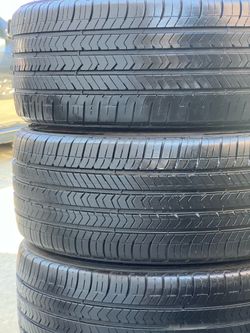 Tengo  4 LLANTAS 235/40r18 GOODYEAR EAGLE SPORT ALL SEASON