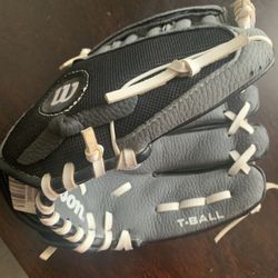 Wilson A150 9” T-Ball Glove