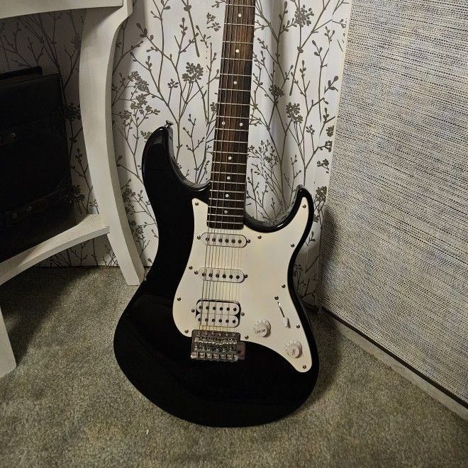 Yamaha EG 112 C Electric Guitar