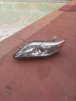 LEFT DRIVER SIDE HEADLIGHT 2010-2011 TOYOTA CAMRY LE