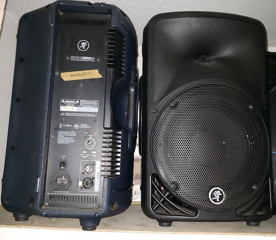 4x Mackie SRM350 Powered Speakers